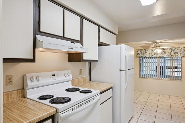 608 WAVECREST DRIVE, Orlando, FL 32807