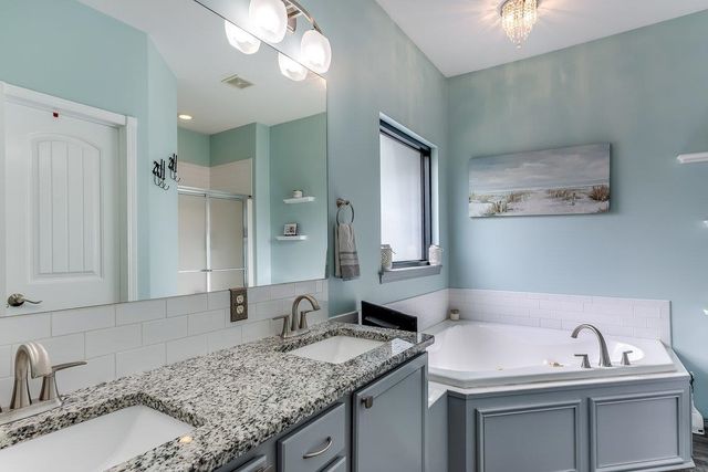 1124 N High Park Dr, Derby, KS 67037