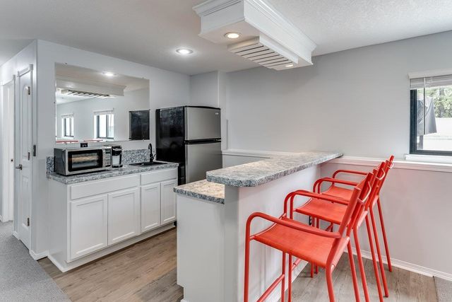 1124 N High Park Dr, Derby, KS 67037