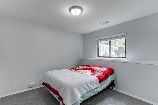 1124 N High Park Dr, Derby, KS 67037