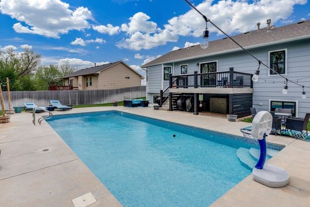 1124 N High Park Dr, Derby, KS 67037