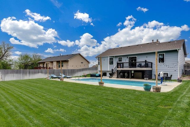 1124 N High Park Dr, Derby, KS 67037