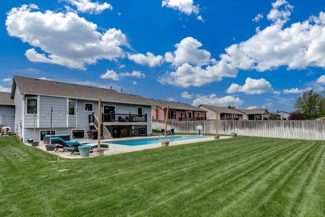 1124 N High Park Dr, Derby, KS 67037