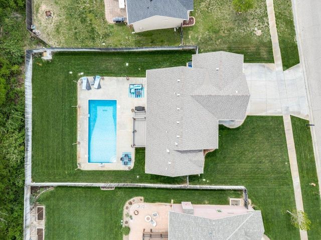 1124 N High Park Dr, Derby, KS 67037