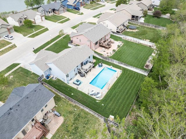 1124 N High Park Dr, Derby, KS 67037
