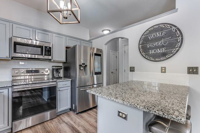 1124 N High Park Dr, Derby, KS 67037