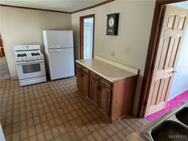 20 East Avenue, West Seneca, NY 14224