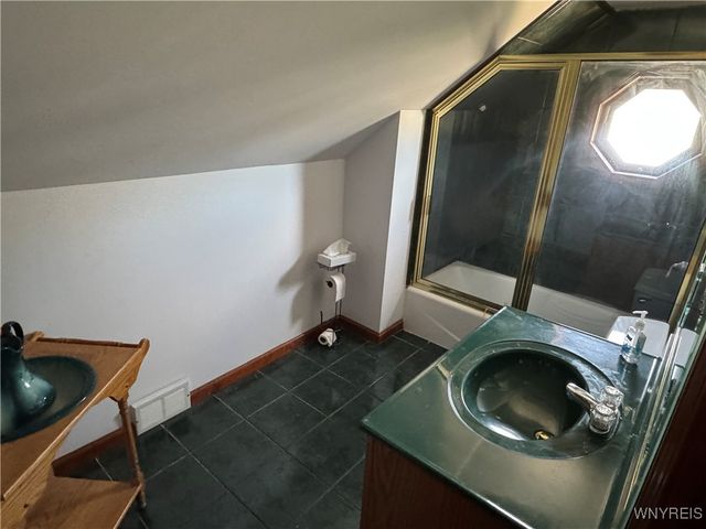 20 East Avenue, West Seneca, NY 14224