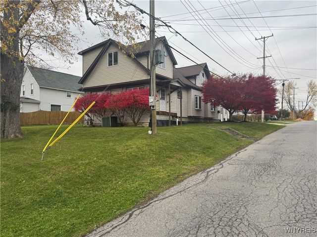 20 East Avenue, West Seneca, NY 14224