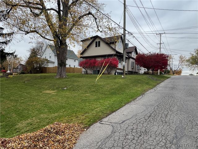 20 East Avenue, West Seneca, NY 14224