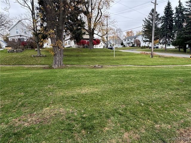 20 East Avenue, West Seneca, NY 14224