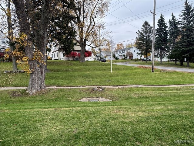 20 East Avenue, West Seneca, NY 14224