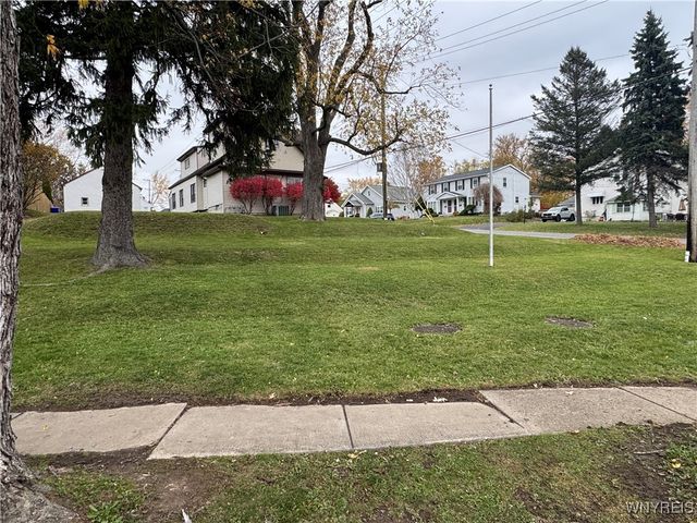 20 East Avenue, West Seneca, NY 14224