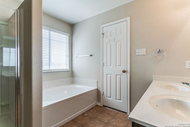 16210 Rosebud Vista, Selma, TX 78154