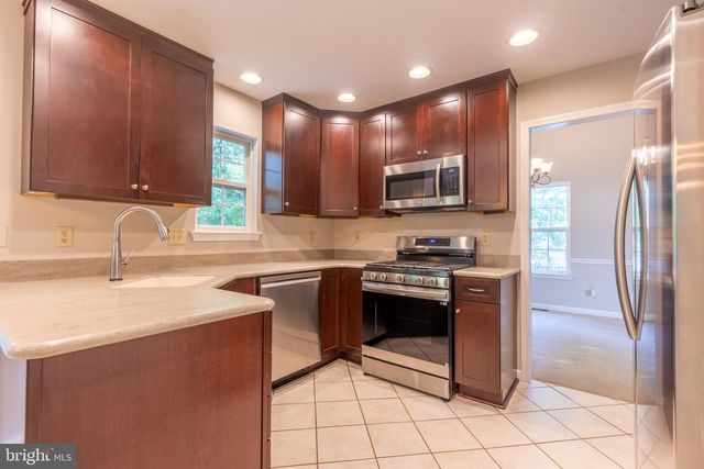 223 E FLAGSTONE DR, Newark, DE 19702