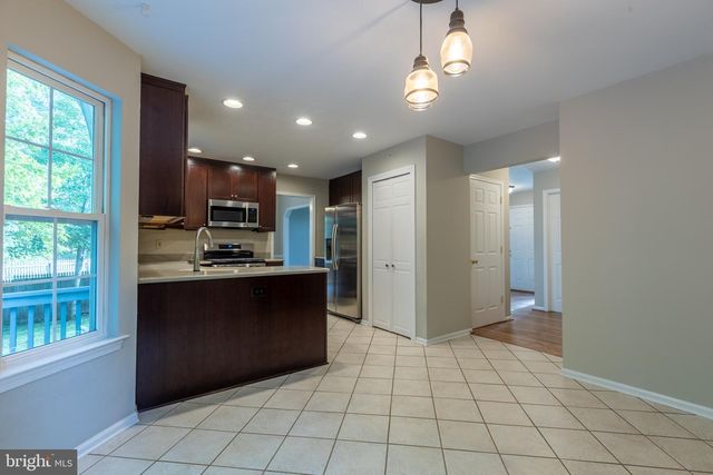 223 E FLAGSTONE DR, Newark, DE 19702