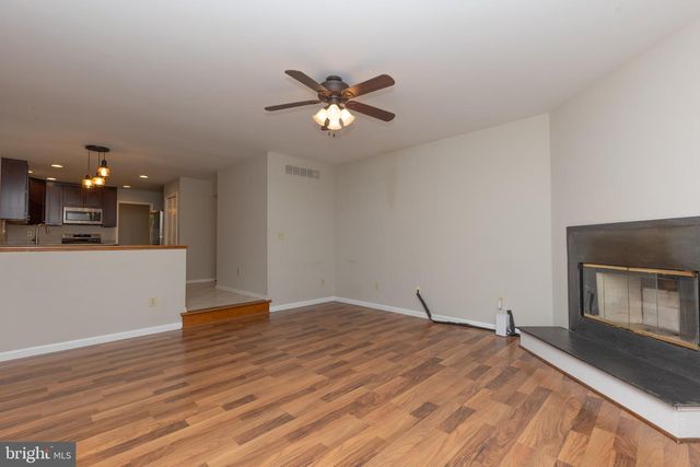 223 E FLAGSTONE DR, Newark, DE 19702