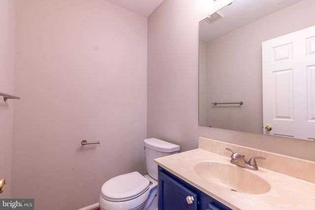 223 E FLAGSTONE DR, Newark, DE 19702