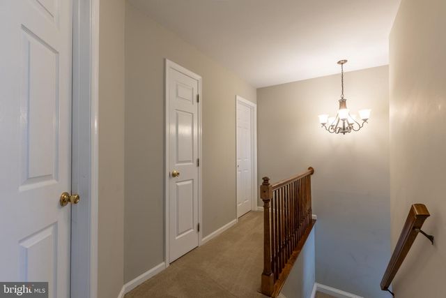 223 E FLAGSTONE DR, Newark, DE 19702