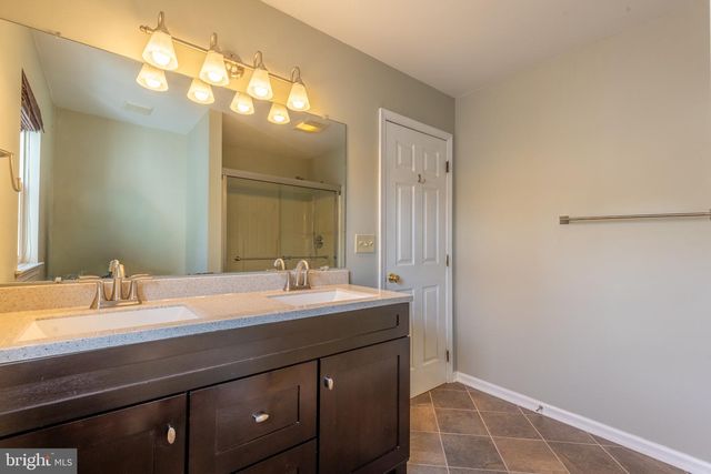 223 E FLAGSTONE DR, Newark, DE 19702