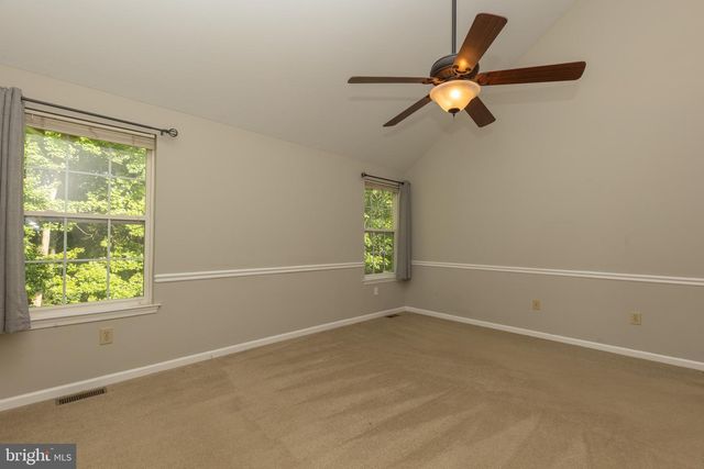223 E FLAGSTONE DR, Newark, DE 19702