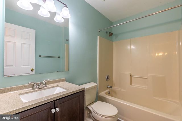 223 E FLAGSTONE DR, Newark, DE 19702