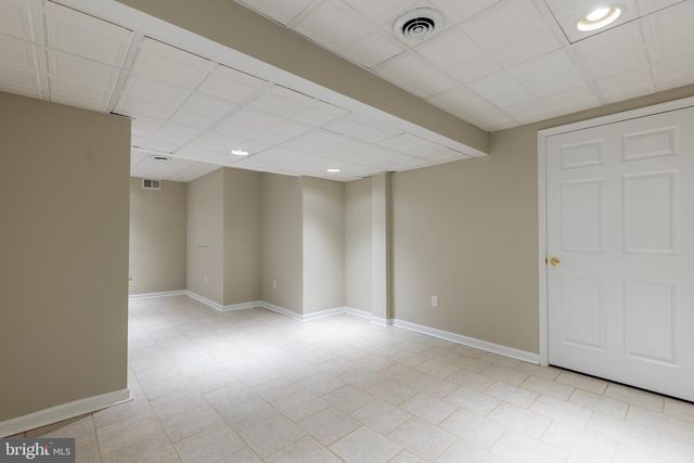 223 E FLAGSTONE DR, Newark, DE 19702