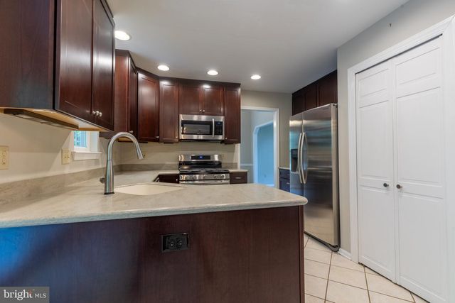 223 E FLAGSTONE DR, Newark, DE 19702