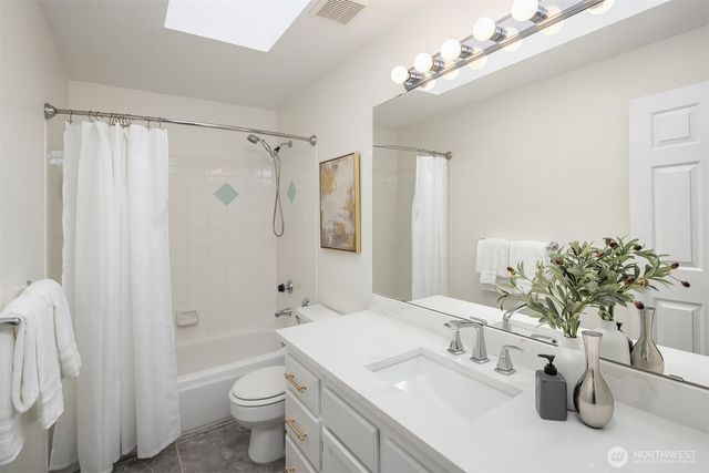 1734 Ilwaco Avenue NE, Renton, WA 98059