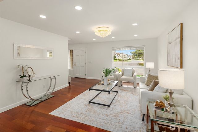 1734 Ilwaco Avenue NE, Renton, WA 98059