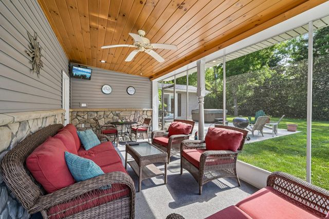 9491 Circle Drive E, Pickerington, OH 43147