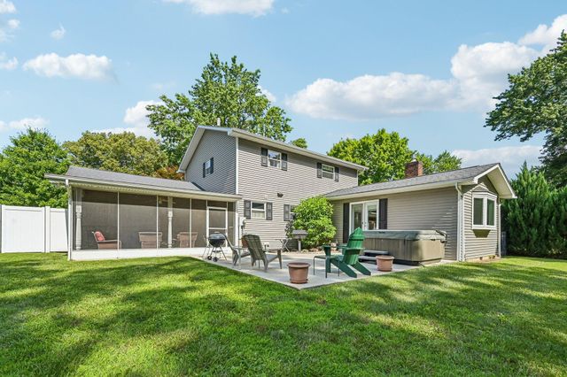 9491 Circle Drive E, Pickerington, OH 43147
