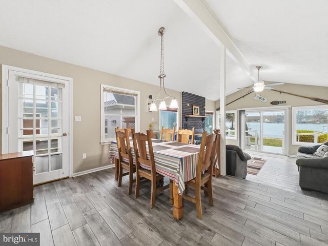 1353 LAKEVIEW PKWY, Locust Grove, VA 22508