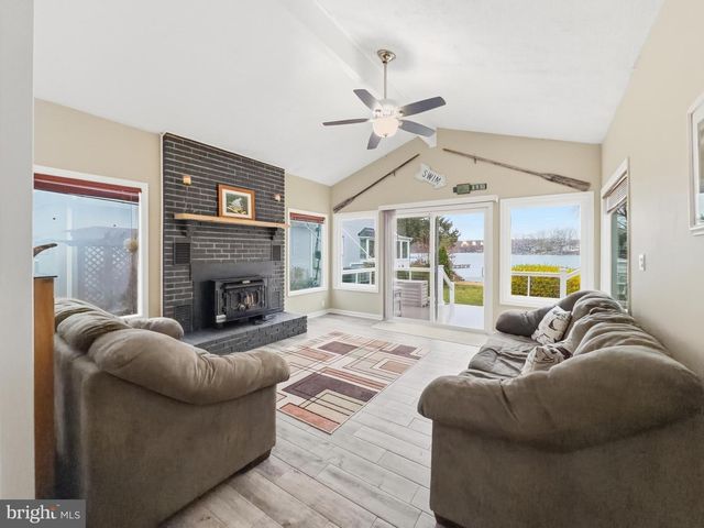 1353 LAKEVIEW PKWY, Locust Grove, VA 22508