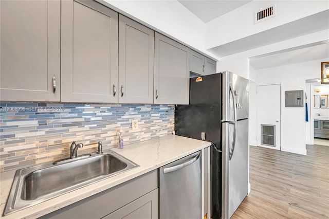 3721 NE 170th St 2, North Miami Beach, FL 33160