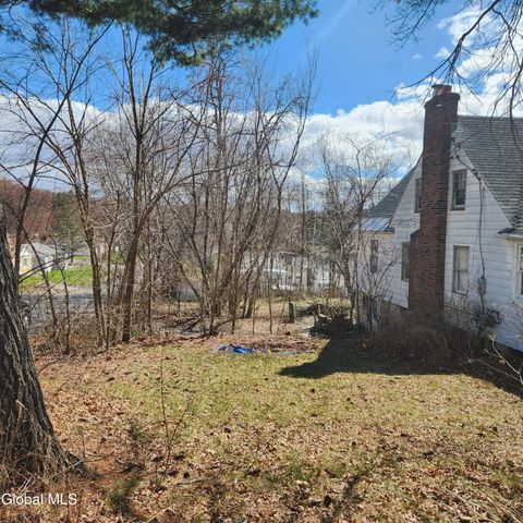 208 Hampton Avenue, East Greenbush, NY 12144