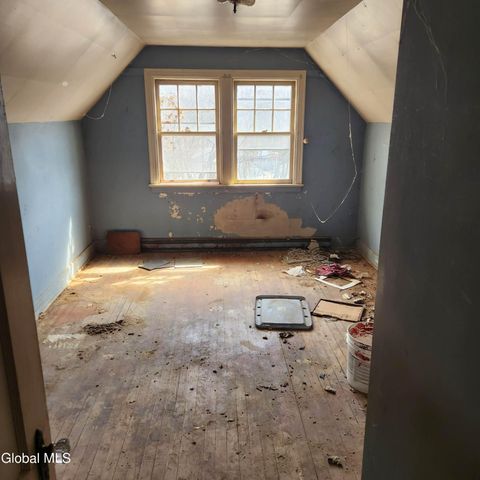 208 Hampton Avenue, East Greenbush, NY 12144