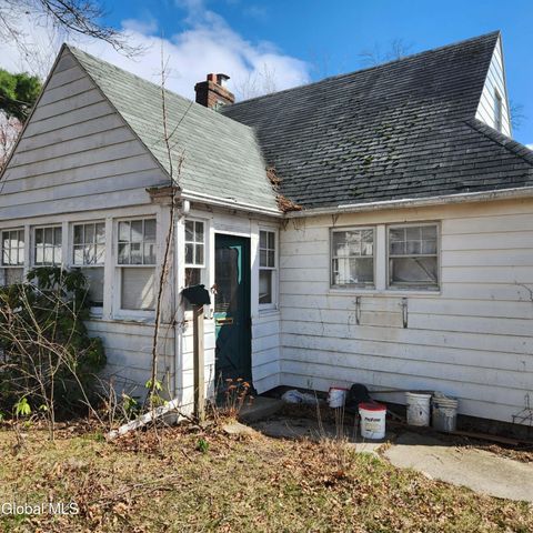 208 Hampton Avenue, East Greenbush, NY 12144