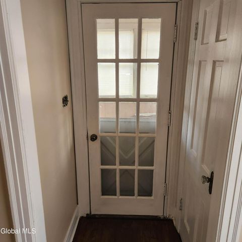 208 Hampton Avenue, East Greenbush, NY 12144