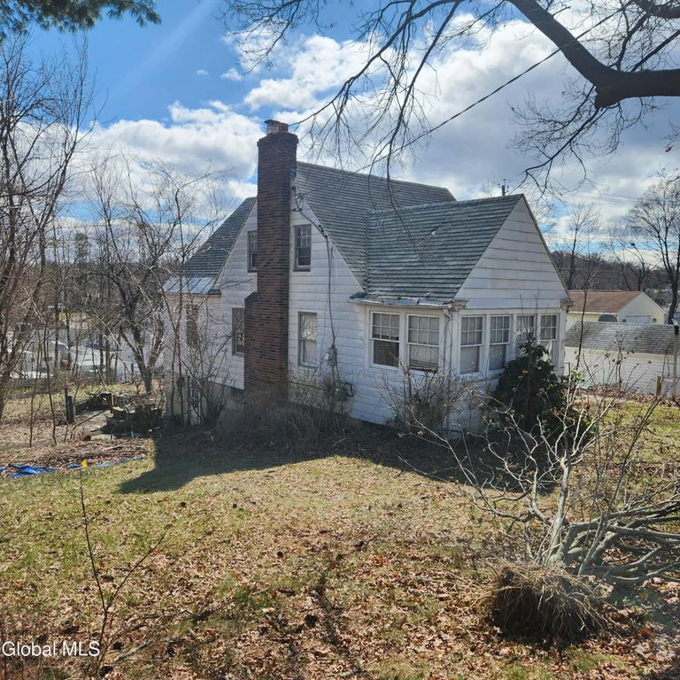 208 Hampton Avenue, East Greenbush, NY 12144