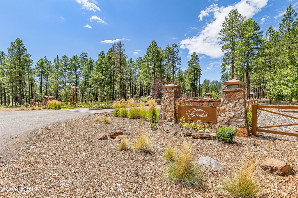 Image 2 of property listing at 3456 LAURIE Lane 9, Flagstaff, AZ 86005