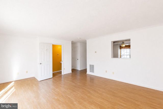 304 CHATHAM SQ, Winchester, VA 22601