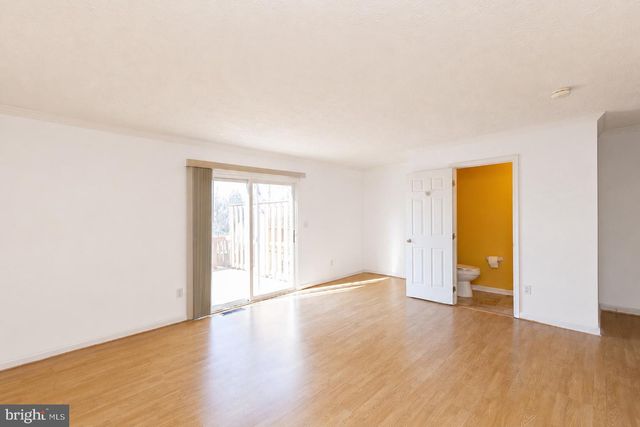 304 CHATHAM SQ, Winchester, VA 22601