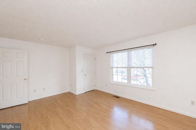 304 CHATHAM SQ, Winchester, VA 22601