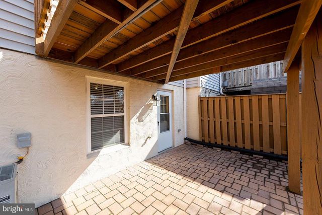 304 CHATHAM SQ, Winchester, VA 22601
