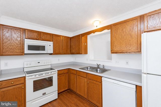 304 CHATHAM SQ, Winchester, VA 22601