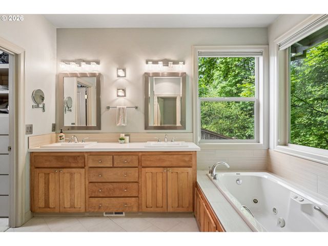 8444 Se 138TH Dr, Portland, OR 97236