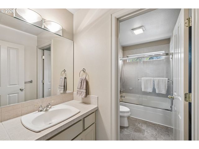 8444 Se 138TH Dr, Portland, OR 97236