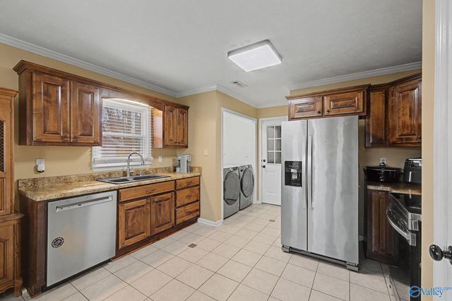 1115 SW Maplewood Drive, Hartselle, AL 35640