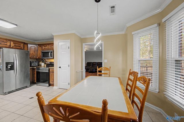 1115 SW Maplewood Drive, Hartselle, AL 35640